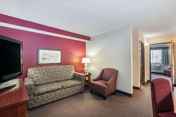  - SureStay Plus Hotel by Best Western Litchfield
