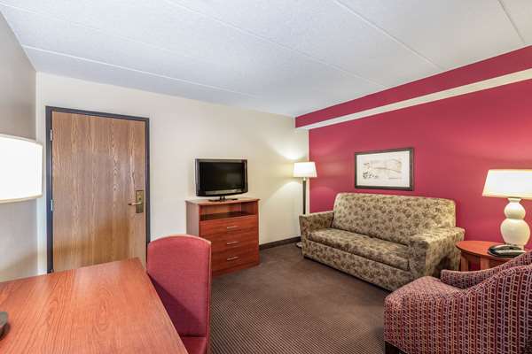  - SureStay Plus Hotel by Best Western Litchfield