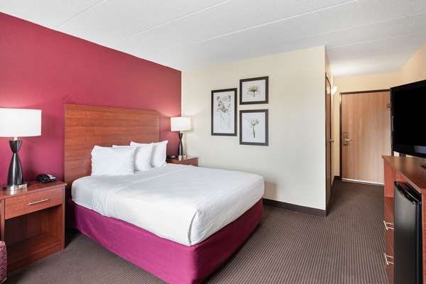  - SureStay Plus Hotel by Best Western Litchfield