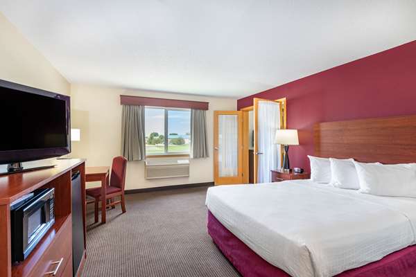  - SureStay Plus Hotel by Best Western Litchfield