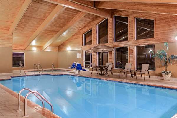 Pool - SureStay Plus Hotel by Best Western Litchfield
