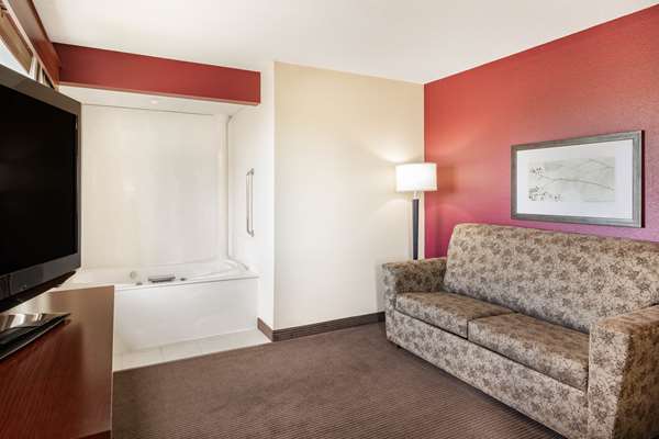  - SureStay Plus Hotel by Best Western Litchfield