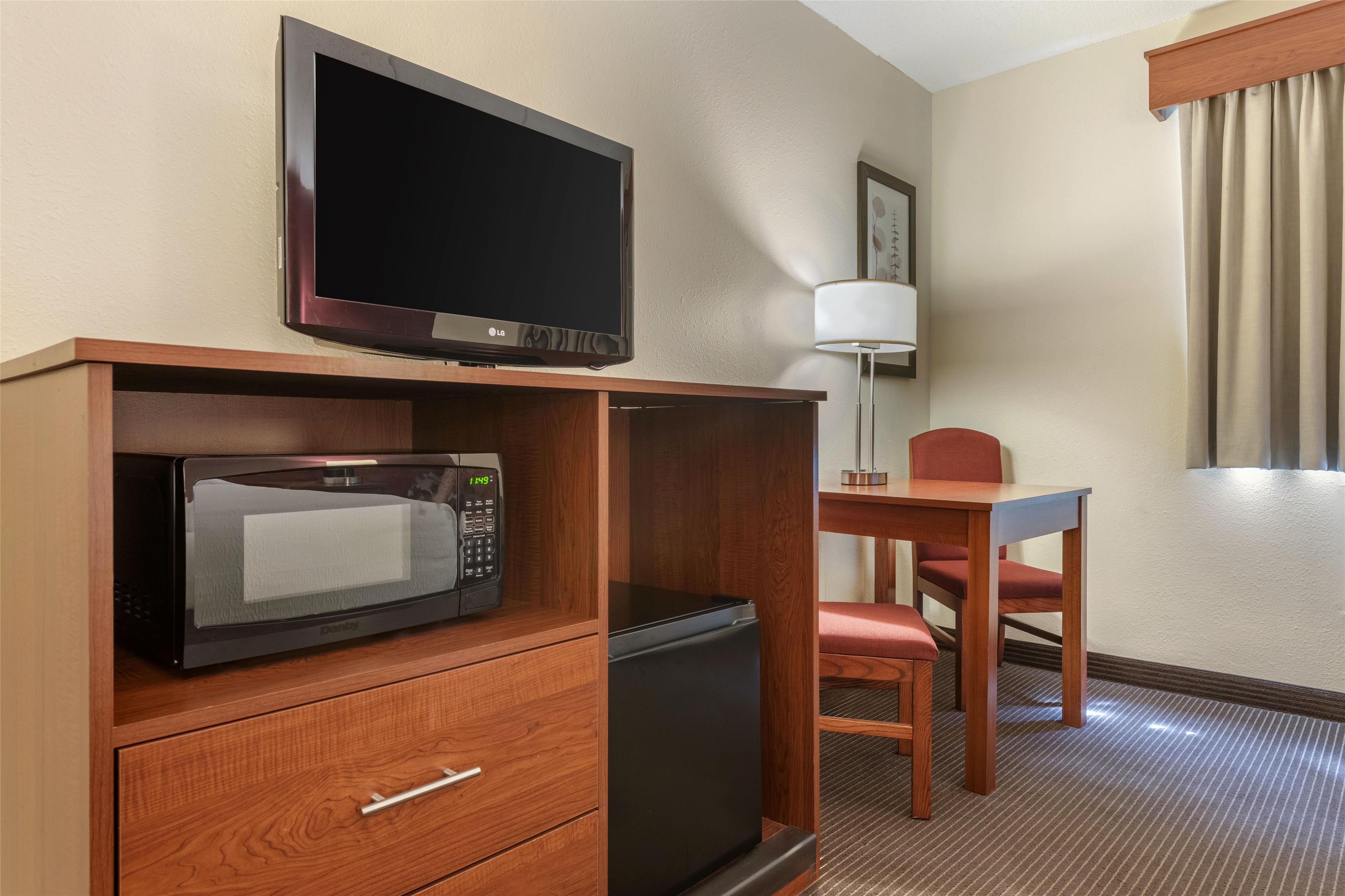 SureStay Plus Hotel by Best Western Litchfield - Tap to explore photos