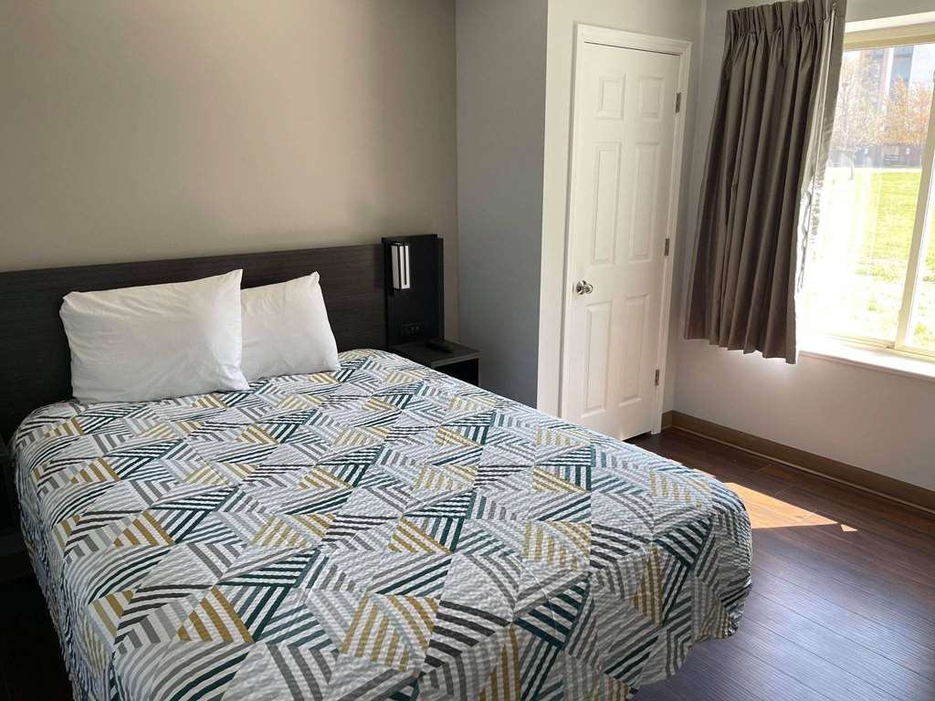 STUDIO 6 PEORIA IL-guestroom-Guest Room,On-Site.jpg
