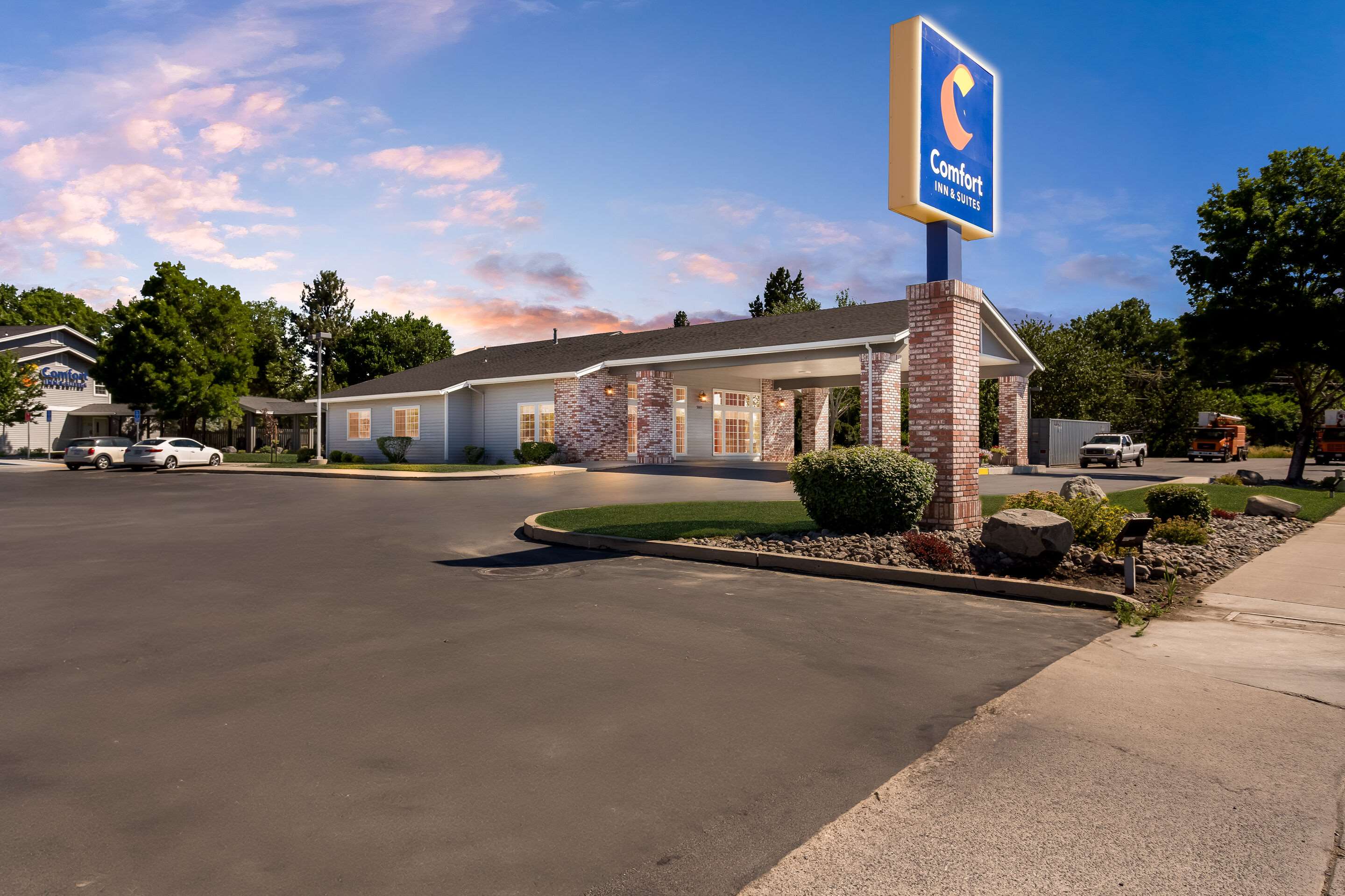 Twilight | Comfort Inn & Suites