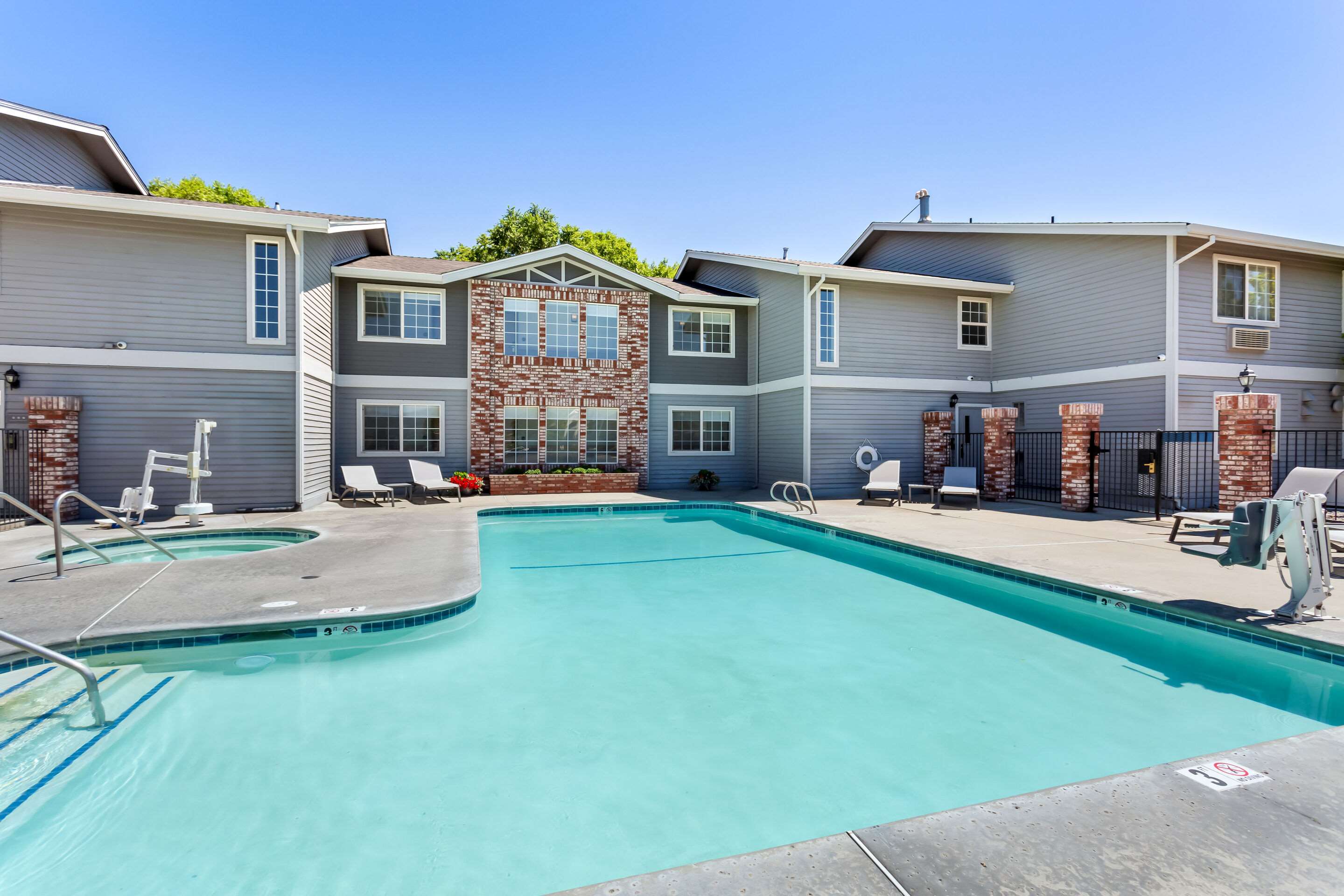 Outdoor pool | Comfort Inn & Suites