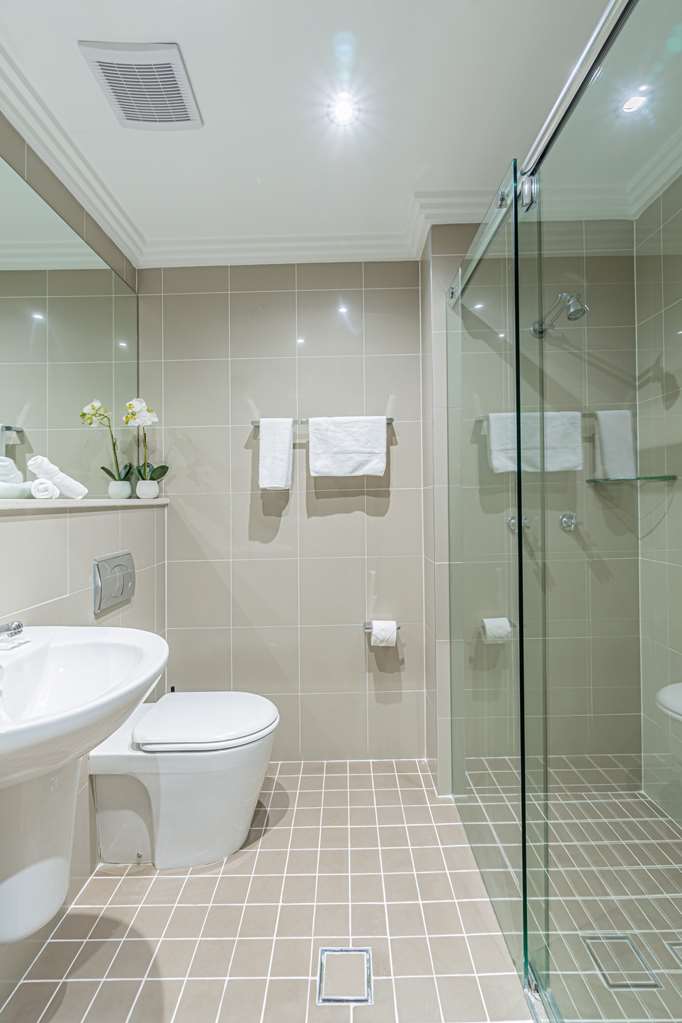 Best Western Plus Camperdown Suites-guestroom-Guest Room,Bathroom,On-Site.jpg