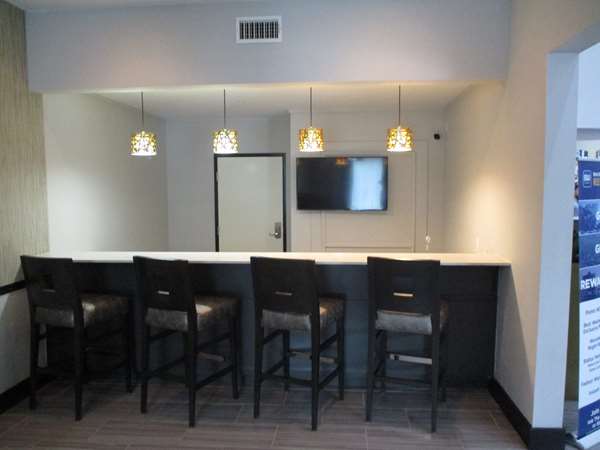 Bar - Best Western Plus Regency Park Hotel Walker