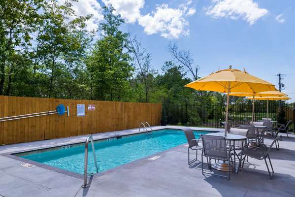 Pool - Best Western Plus Regency Park Hotel Walker