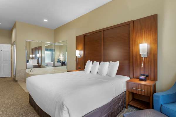 Suite - Best Western Texas City Hotel
