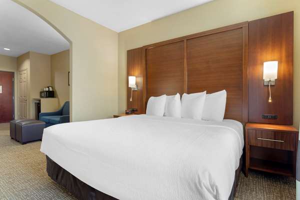 Suite - Best Western Texas City Hotel