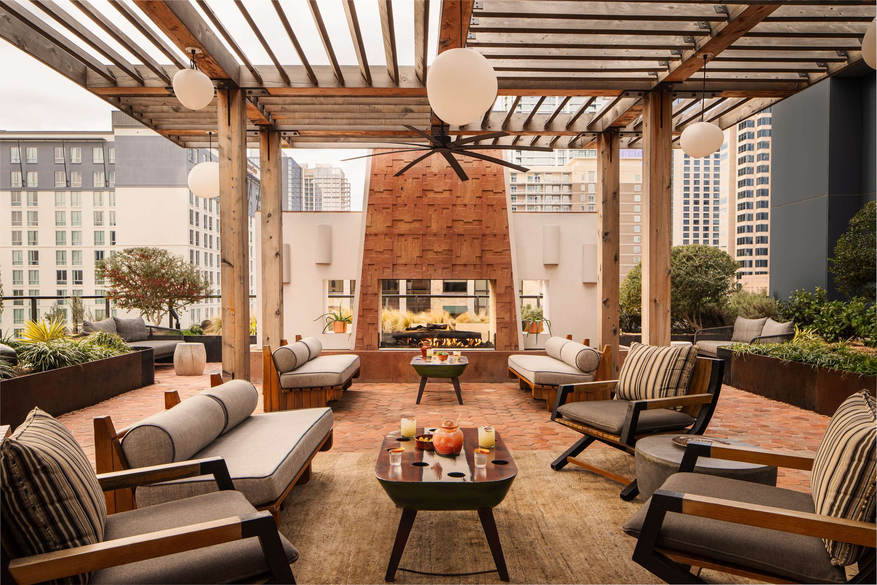 Bar Lounge | Thompson Austin
