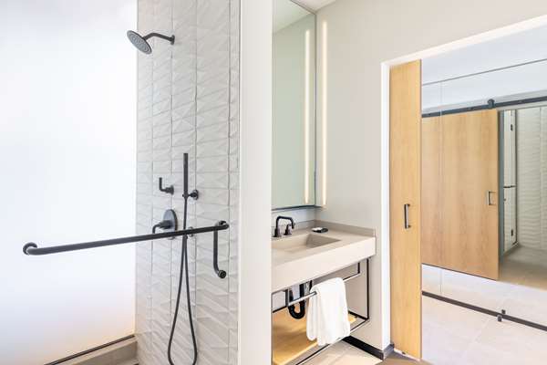  - Shay Hotel Culver City - I-10, Exit 6