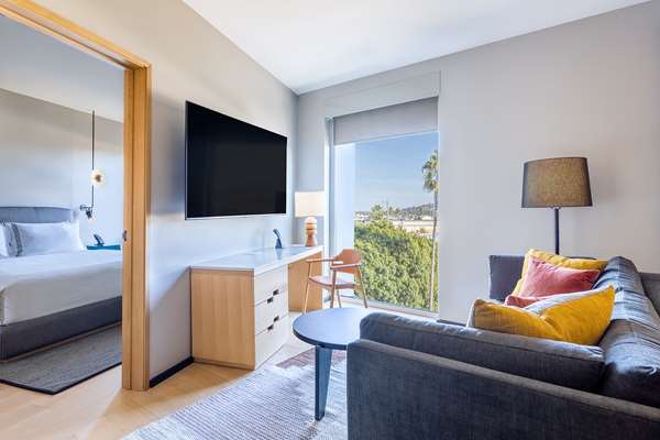 Suite - Shay Hotel Culver City - I-10, Exit 6