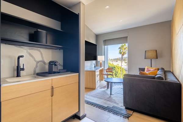 Suite - Shay Hotel Culver City - I-10, Exit 6