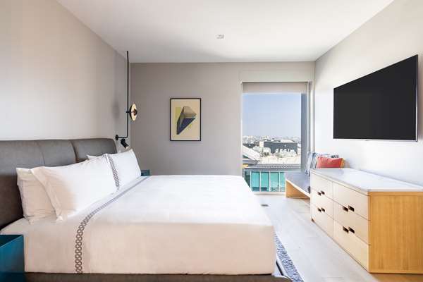 Suite - Shay Hotel Culver City - I-10, Exit 6