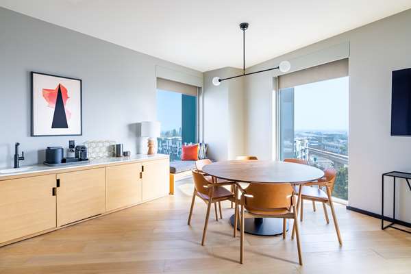 Suite - Shay Hotel Culver City - I-10, Exit 6