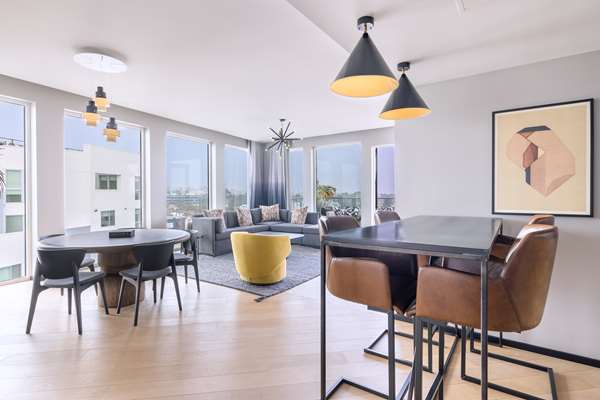 Suite - Shay Hotel Culver City - I-10, Exit 6