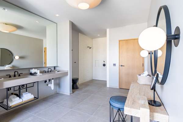  - Shay Hotel Culver City - I-10, Exit 6