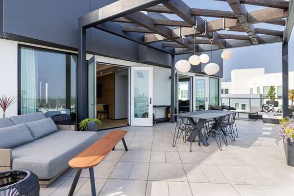 Suite - Shay Hotel Culver City - I-10, Exit 6