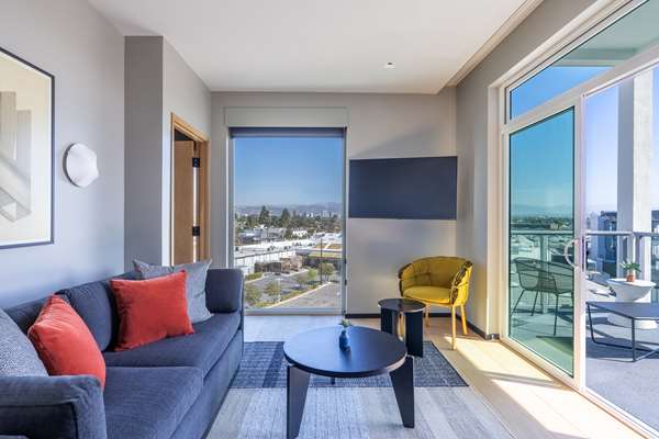 Suite - Shay Hotel Culver City - I-10, Exit 6