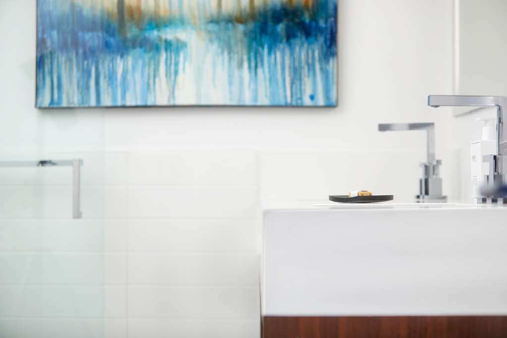THE WALPER HOTEL, PART OF HYATT-guestroom-Guest Room,Bathroom,On-Site.jpg
