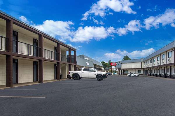 Exterior view - Canadas Best Value Inn & Suites Kamloops