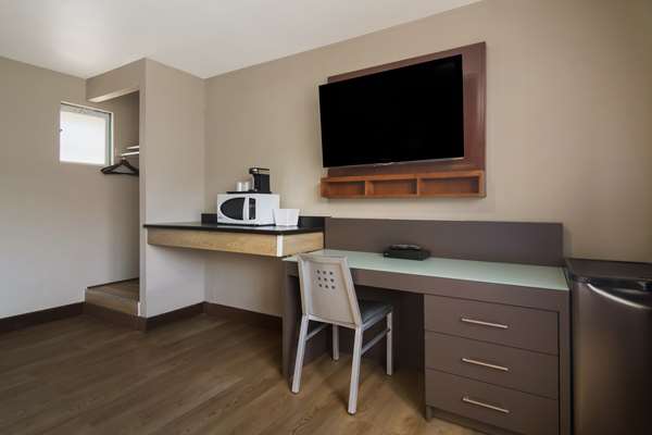  - Canadas Best Value Inn & Suites Kamloops