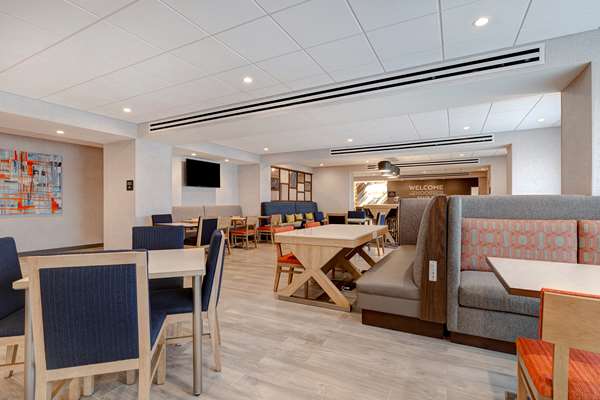  - Hampton Inn Crown Point - I-65, Exit 249