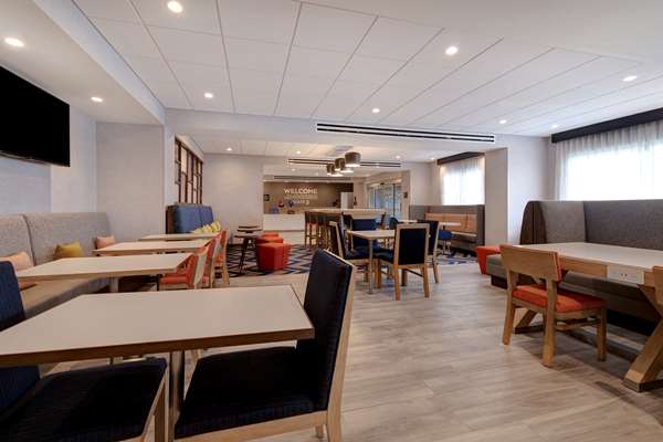  - Hampton Inn Crown Point - I-65, Exit 249