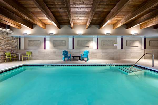 Pool - Home2 Suites by Hilton Lincolnshire