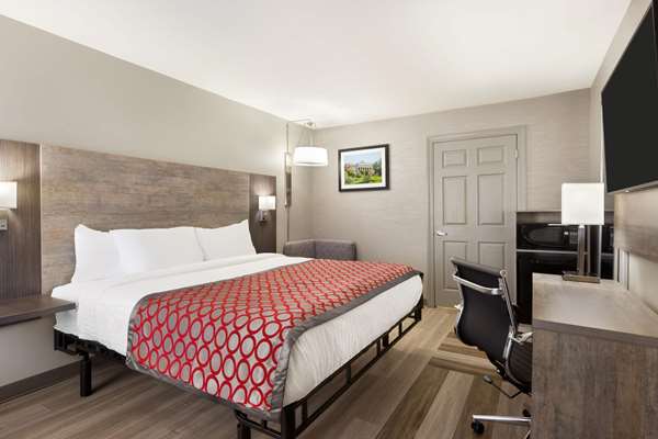  - Days Inn Bowling Green - I-65, Exit 22