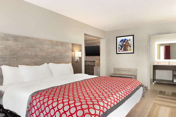 Suite - Days Inn Bowling Green - I-65, Exit 22