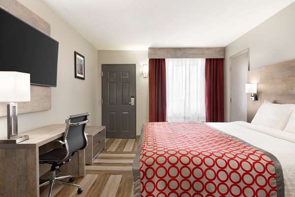  - Days Inn Bowling Green - I-65, Exit 22