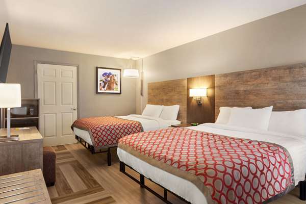  - Days Inn Bowling Green - I-65, Exit 22