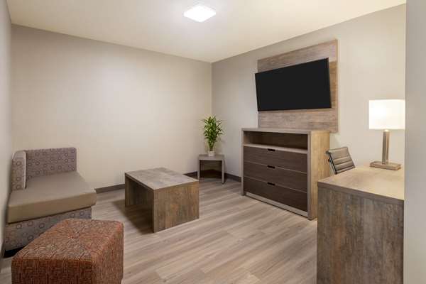 Suite - Days Inn Bowling Green - I-65, Exit 22