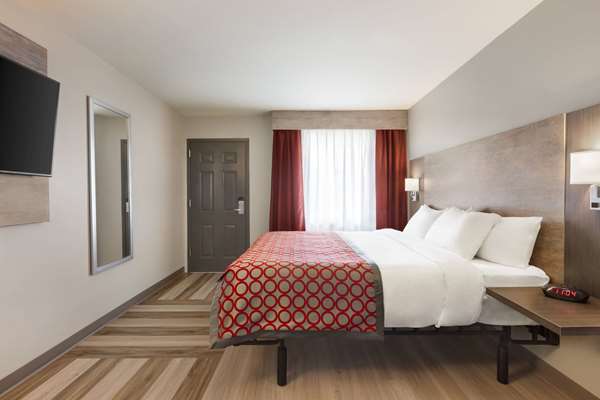 Suite - Days Inn Bowling Green - I-65, Exit 22