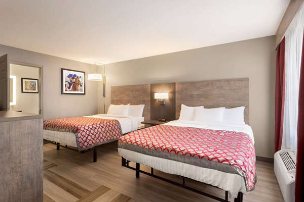 Suite - Days Inn Bowling Green - I-65, Exit 22