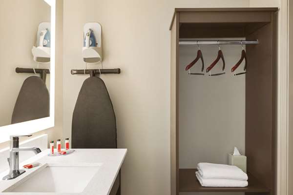  - Days Inn Bowling Green - I-65, Exit 22