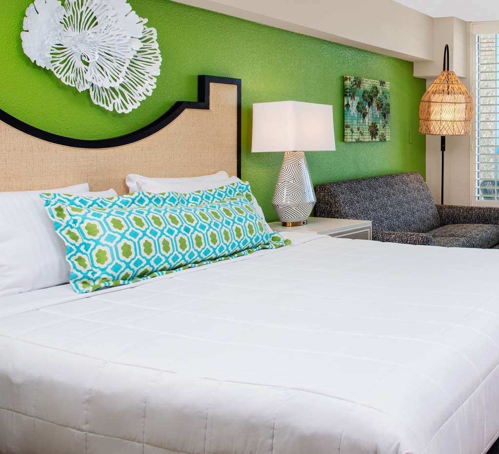 BELLWETHER BEACH RESORT-guestroom-Guest Room,Bed,King bed,On-Site.jpg