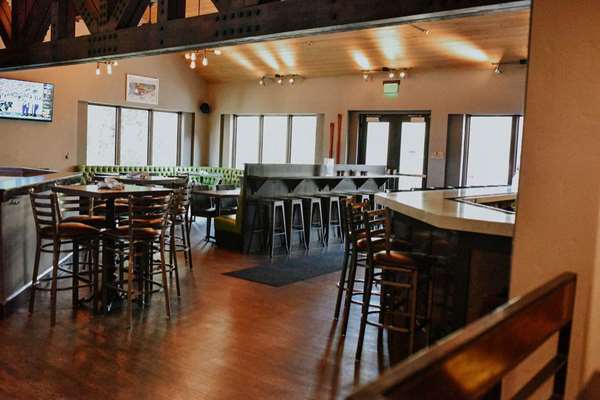 Bar - Manor Vail Resort & Conference Center - I-70, Exit 176