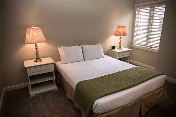 Suite - Abbey Resort Fontana