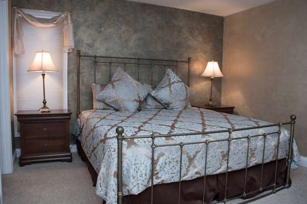 Suite - Abbey Resort Fontana