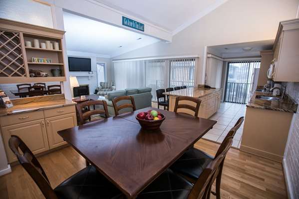 Suite - Abbey Resort Fontana