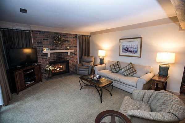 Suite - Abbey Resort Fontana