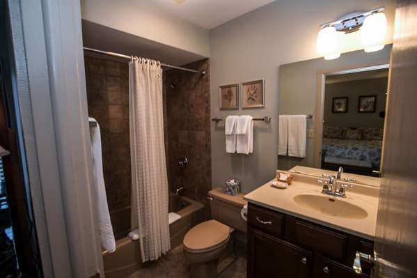 Suite - Abbey Resort Fontana