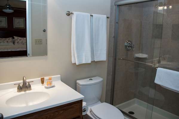 Suite - Abbey Resort Fontana