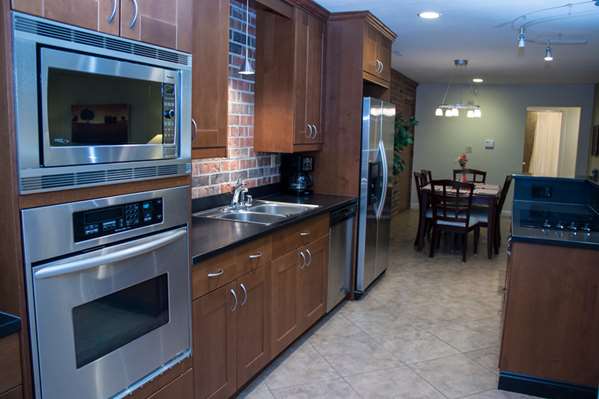 Suite - Abbey Resort Fontana