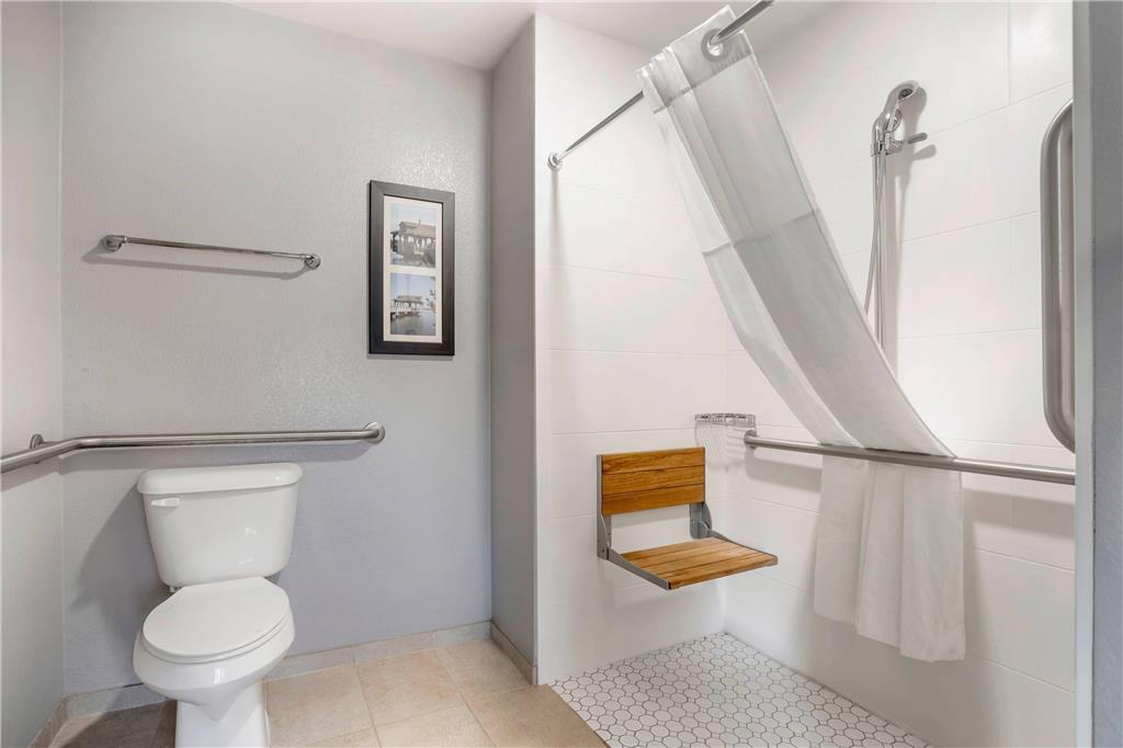 COMFORT SUITES NEAR BIRKDALE V-guestroom-Guest Room,Bathroom,On-Site.jpg