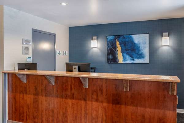  - Econo Lodge Montreal